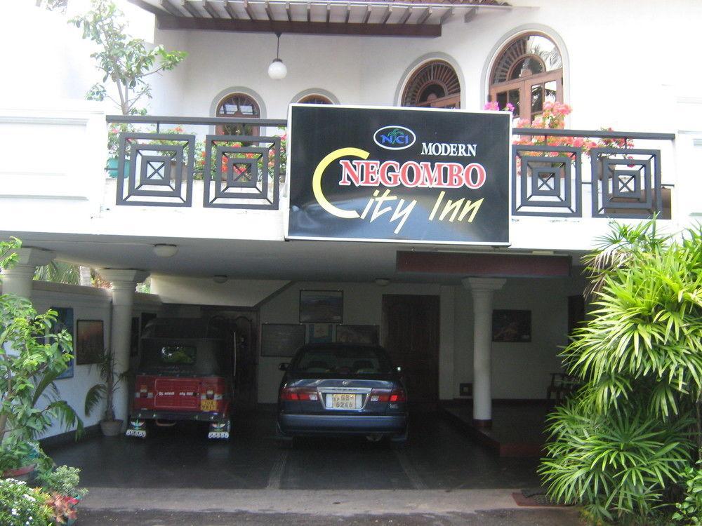 Zen Rooms Modern City Inn Negombo Eksteriør bilde