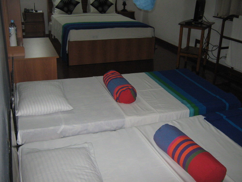 Zen Rooms Modern City Inn Negombo Eksteriør bilde