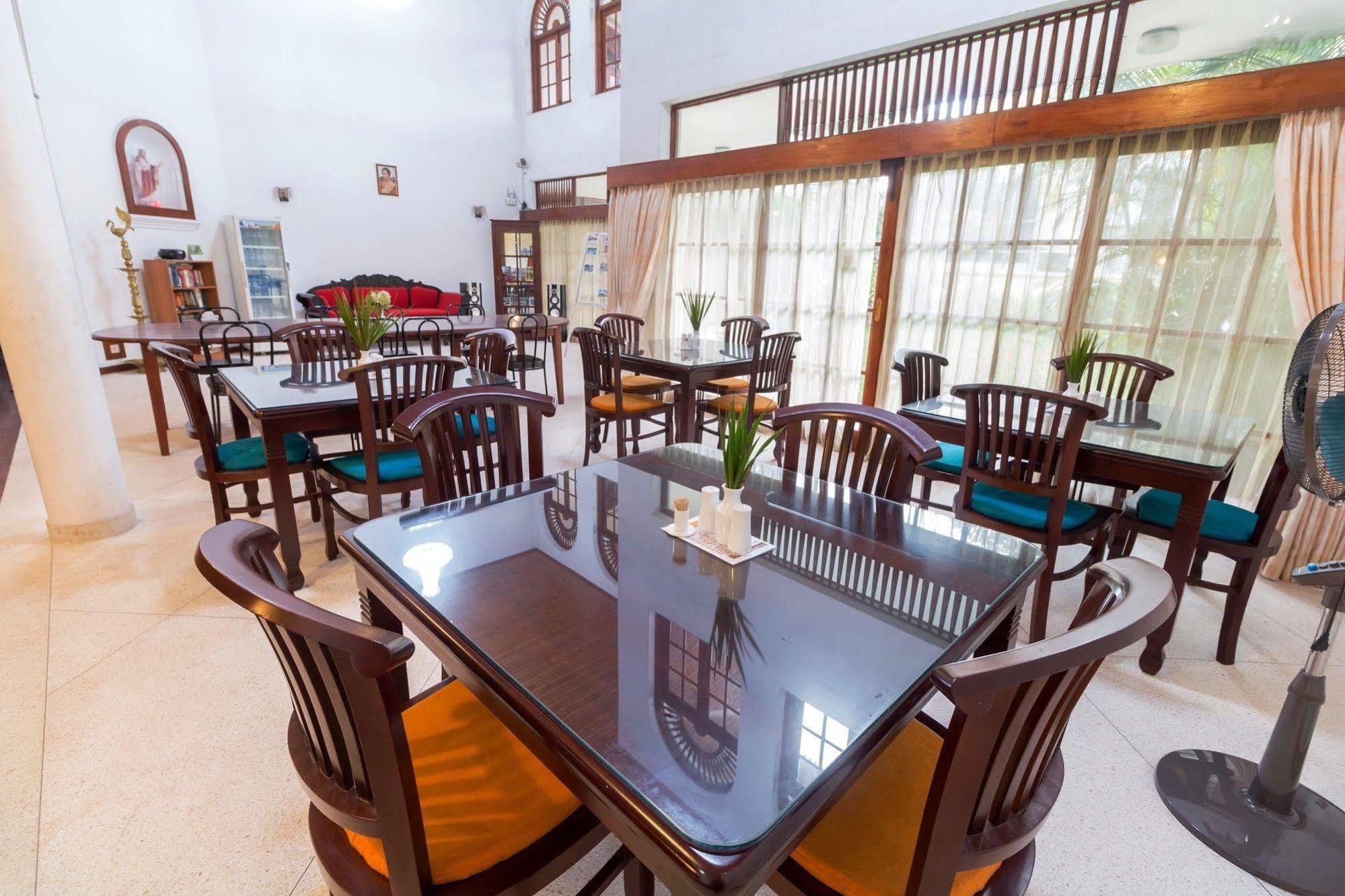 Zen Rooms Modern City Inn Negombo Eksteriør bilde