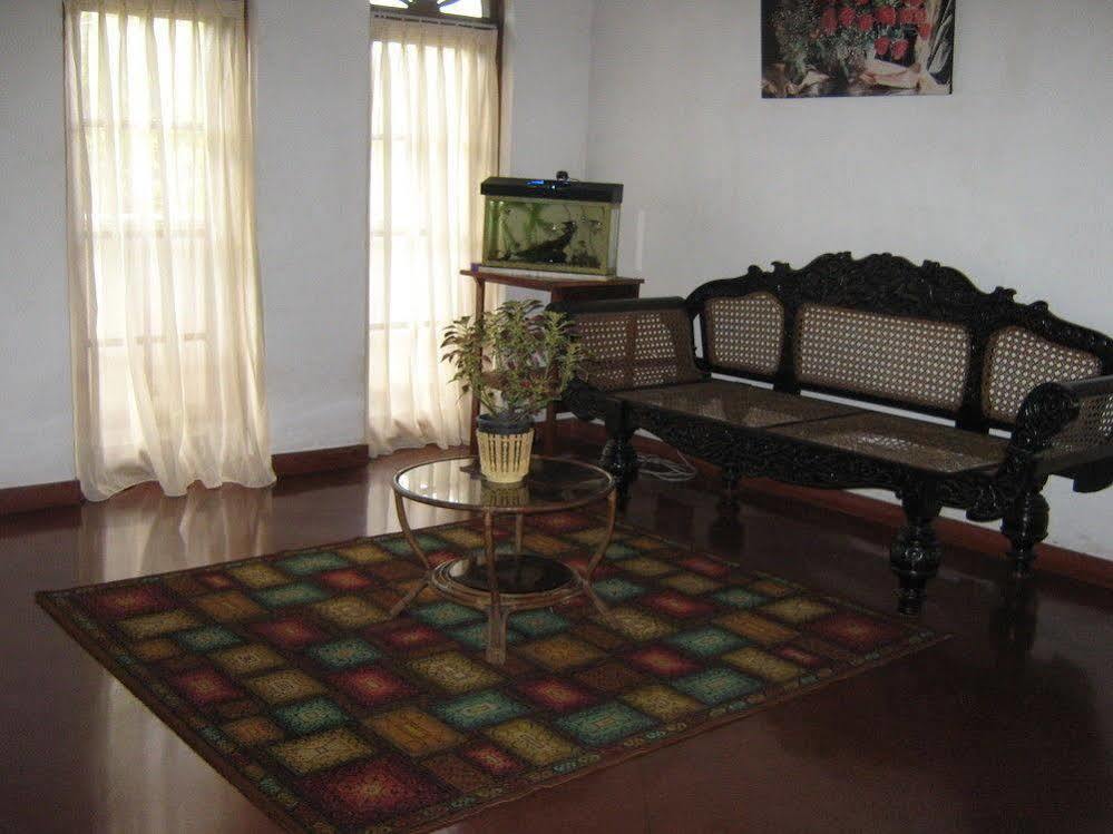 Zen Rooms Modern City Inn Negombo Eksteriør bilde